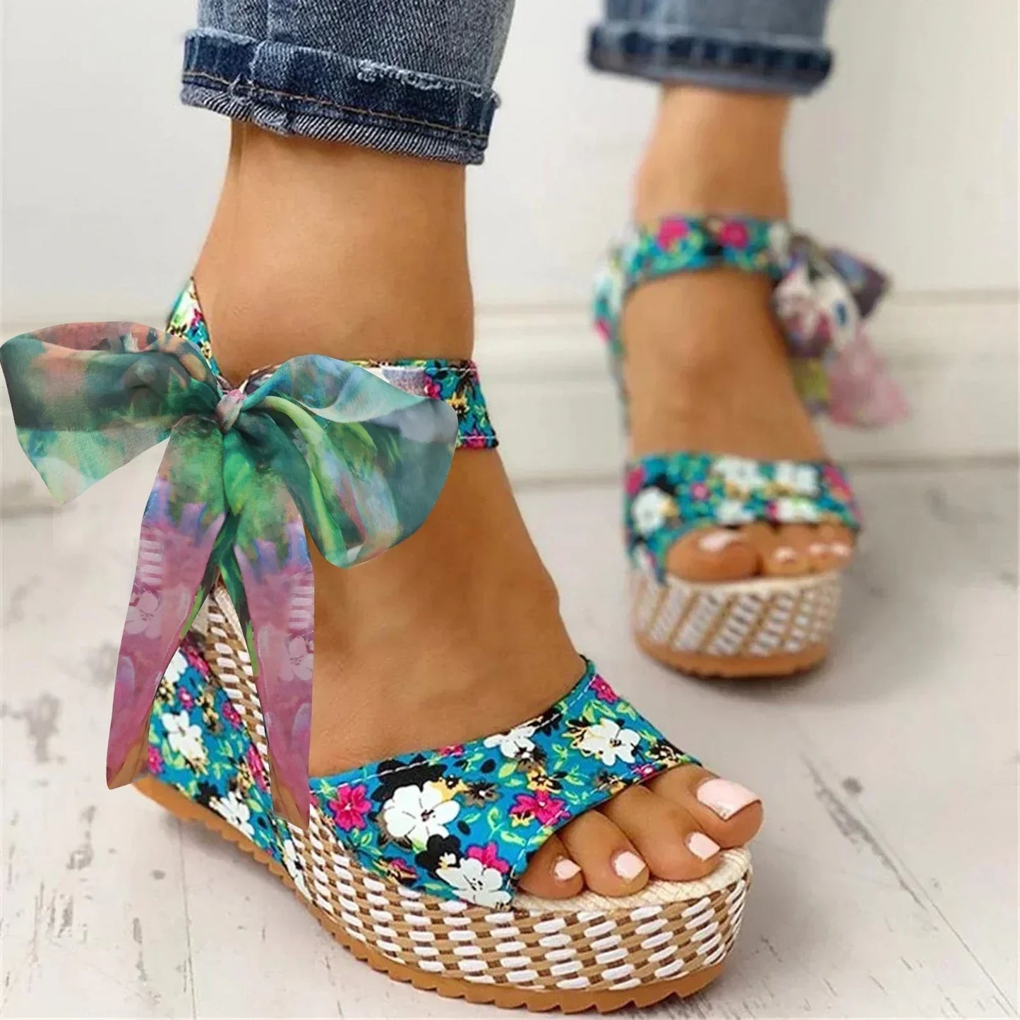 Natalia – Orthopädische Sandalen mit Blumenmuster