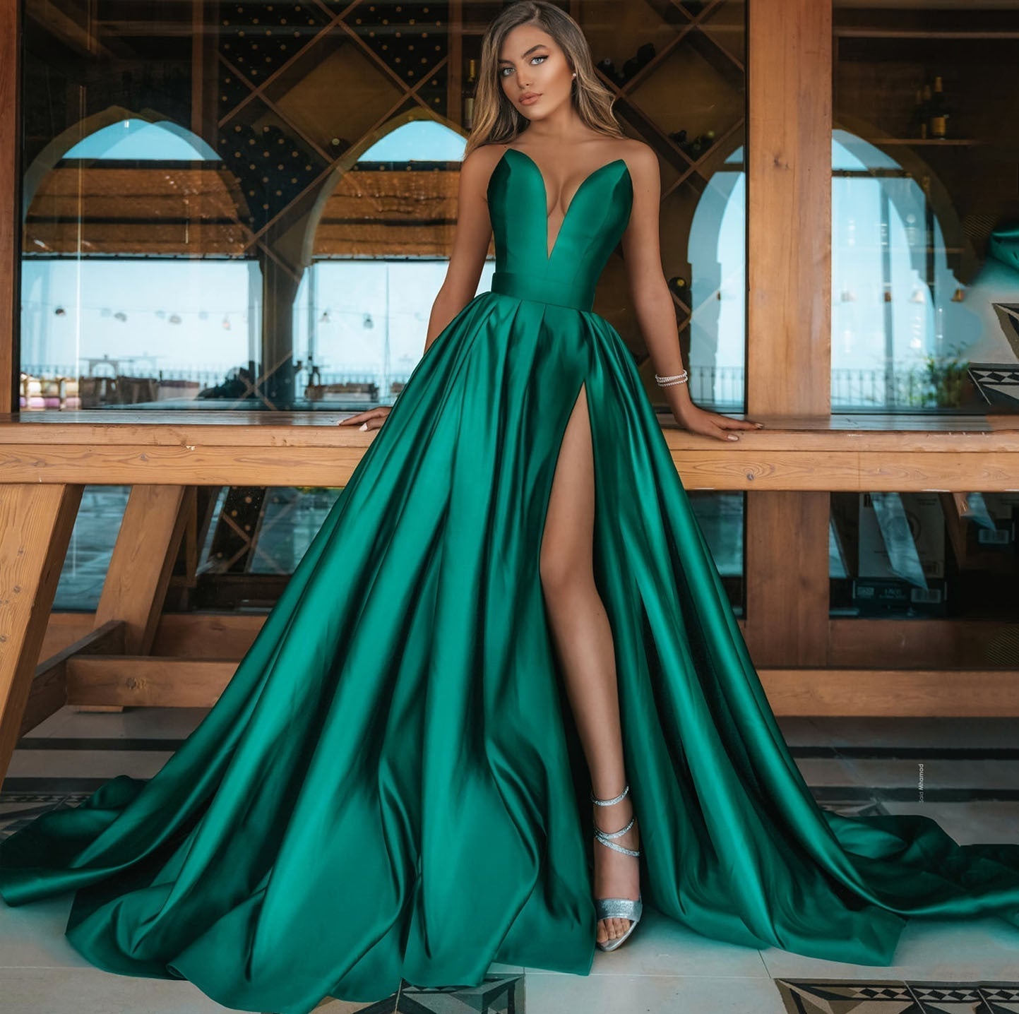 Elegantes Hochzeitskleid V-Ausschnitt Lang