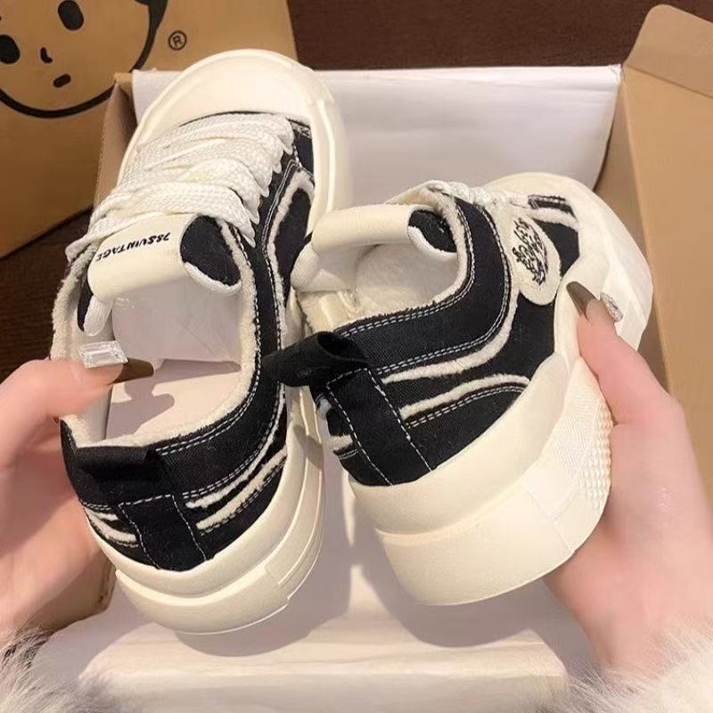 Damen Sneaker Bequem Sportlich mit Robusten Sohlen