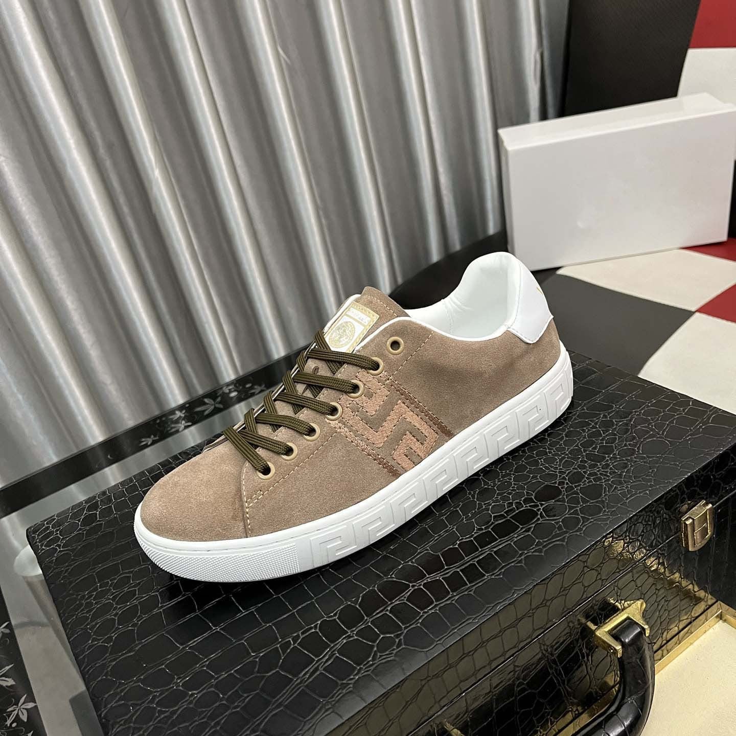 Damen Sneaker Sportlich Laufsohle Rutschfest Logo