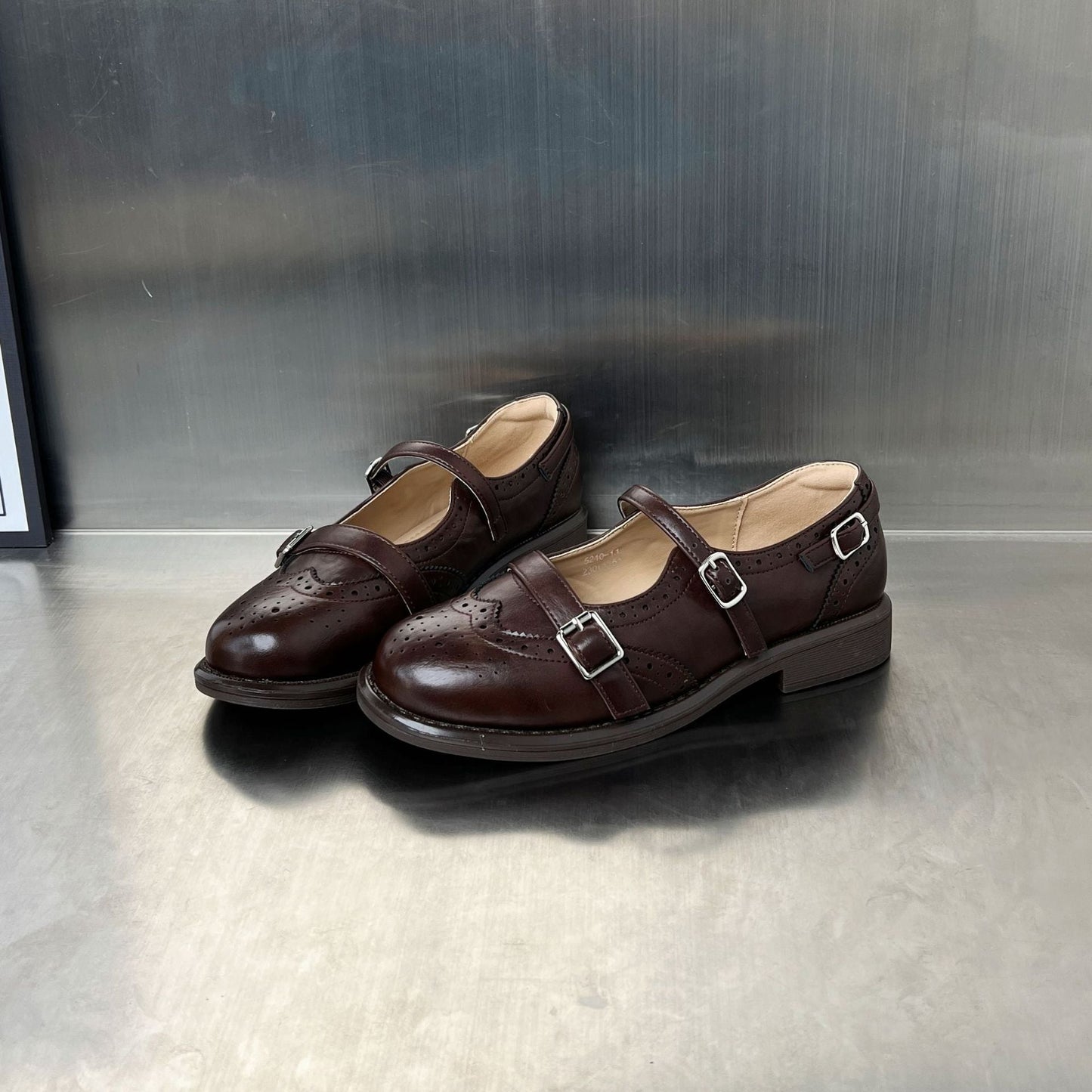 Elegante Damen Ballerinas mit Riemen und Lochmuster