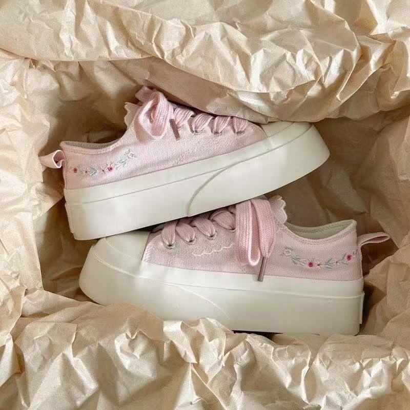 Damen Sneaker Plateau mit Blumen Applikationen atmungsaktiv
