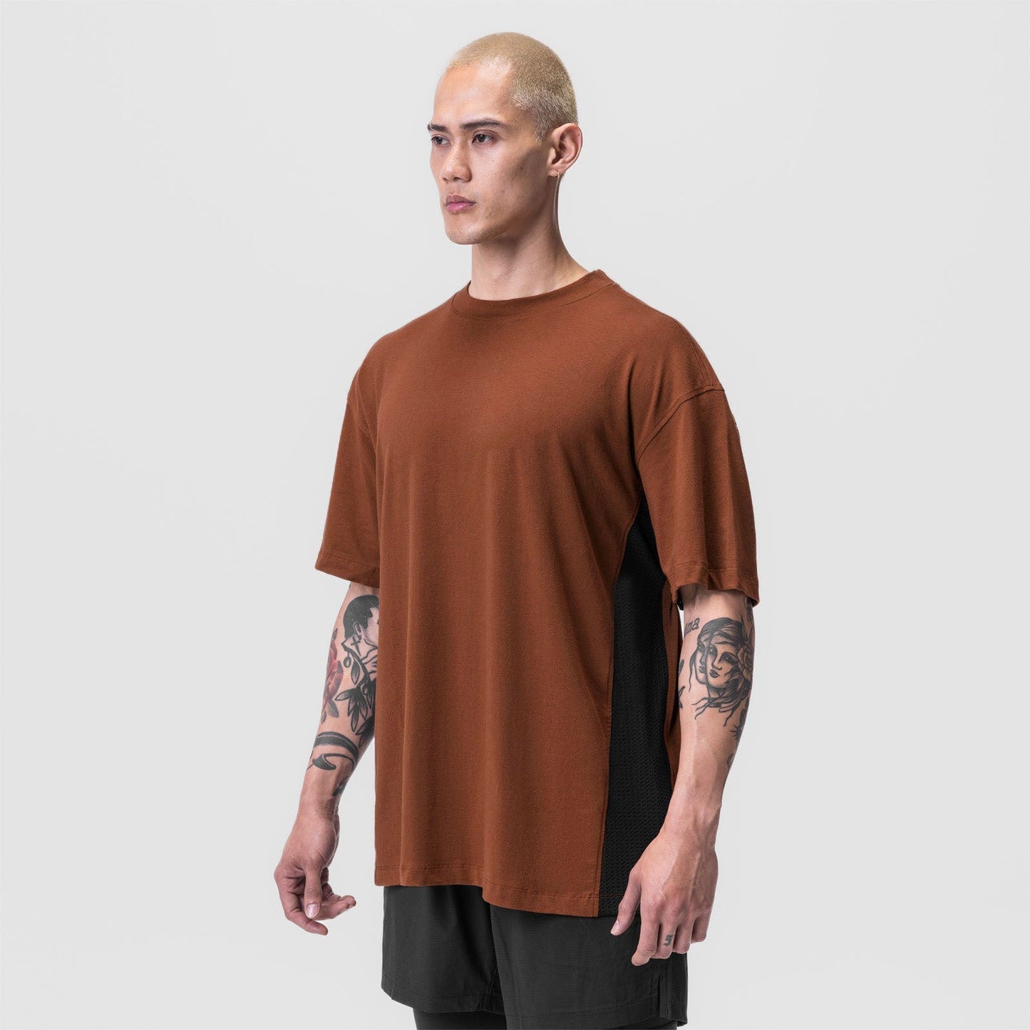 Herren Oversized T-Shirt mit Mesh-Einsätzen Großes Design