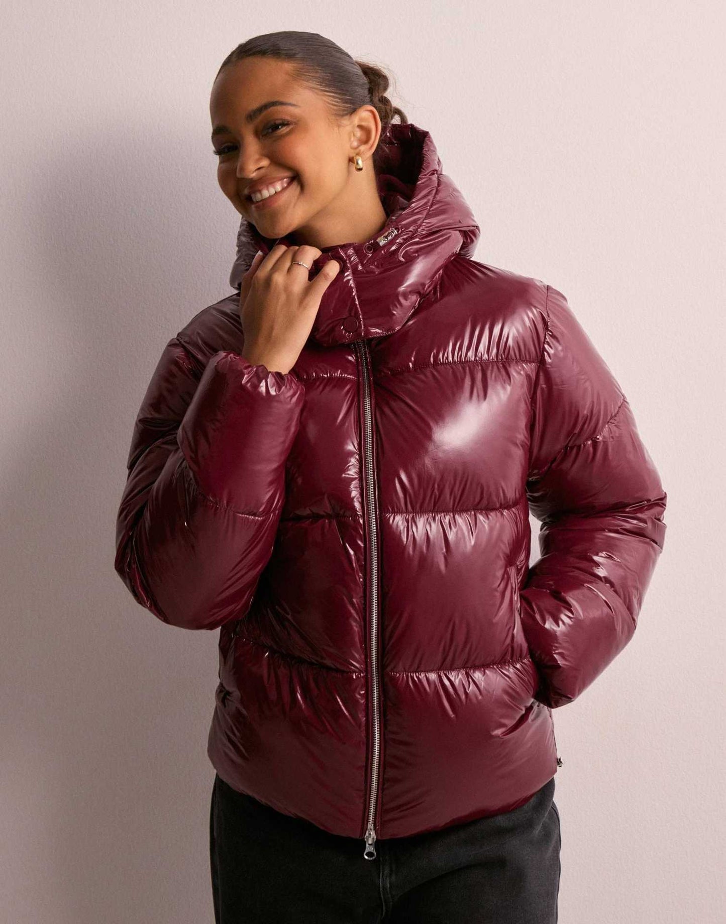 Damen Pufferjacke Schwarz - Warme Steppjacke mit Kapuze