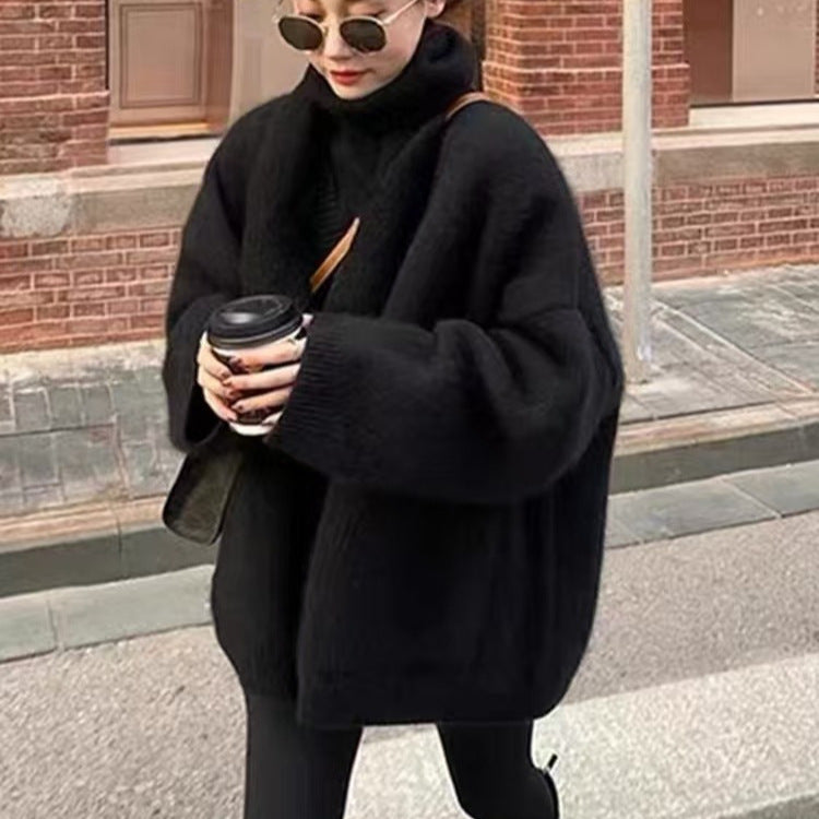 Weite Strickjacke mit Taschen und V-Ausschnitt Lange