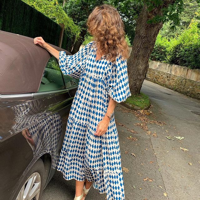 Damen-Midikleid mit 3/4-Ärmeln im ausgestellten Schnitt