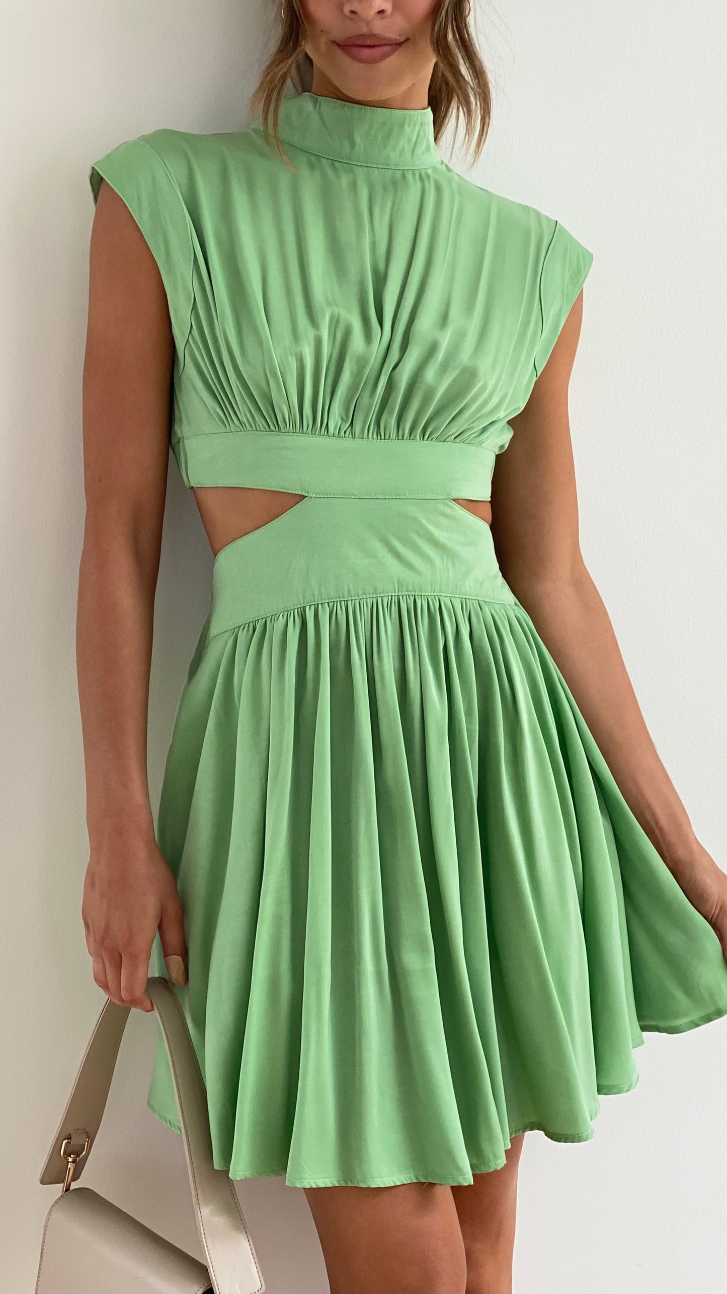Glamouröses Minikleid von Sylvie mit taillierter Silhouette