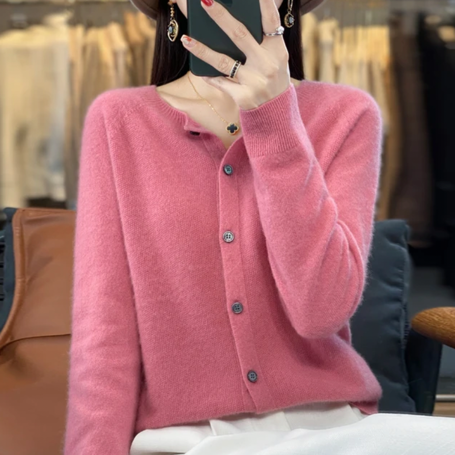 VogeLuxe | Klassische Wollstrickjacke für Damen 6