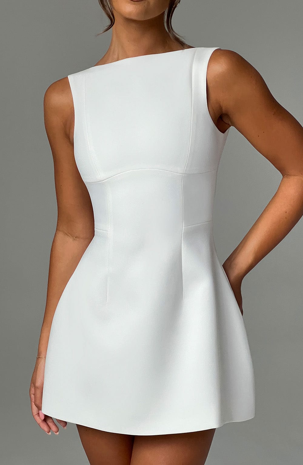 Weißes Minikleid Elegant mit Rückenausschnitt Kurz