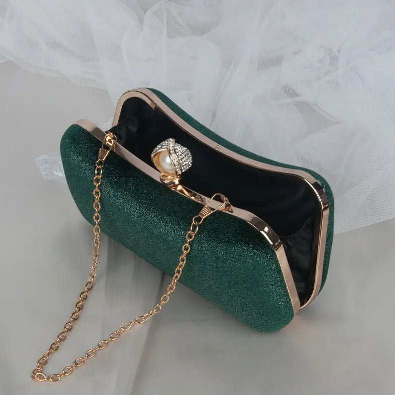Elegante Abendclutch mit Perlenverschluss und Gold Details