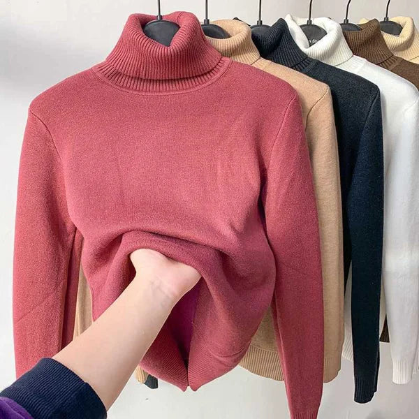 Fleece-Pullover mit Rollkragen von BerlinGlamour