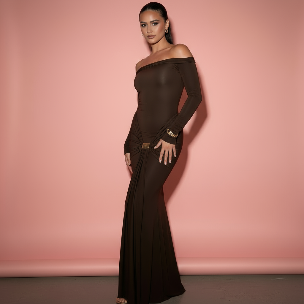 Elegantes Off-Shoulder Maxikleid mit Drapierung Gold Dekor