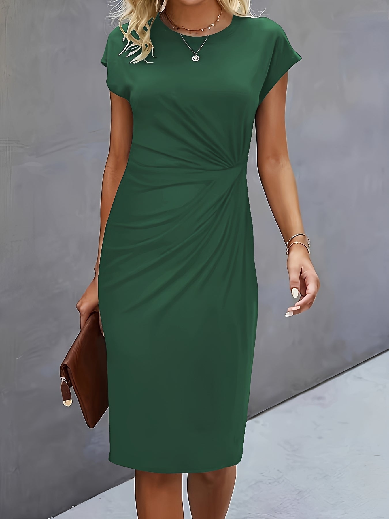 Elegantes Damenkleid mit Knotenbund und Röcken