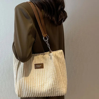 Große Damen Tasche aus Cord Stoff Chic und Geräumig