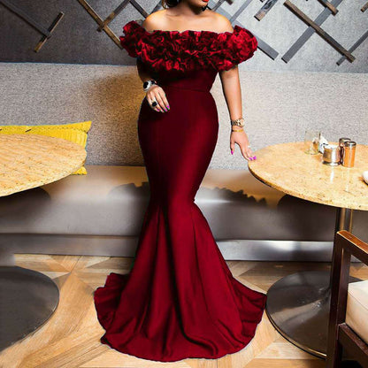 Figurbetontes Mini-Kleid mit Rüsche und Schulterzug