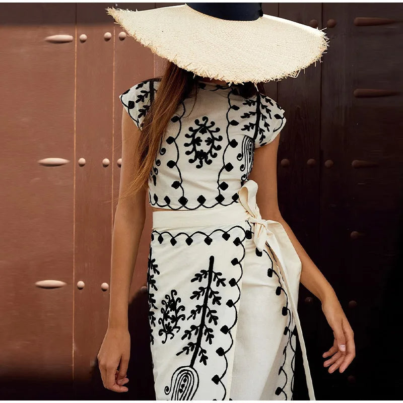 Zweiteiliges Outfit Set mit Crop Top und Wickelrock