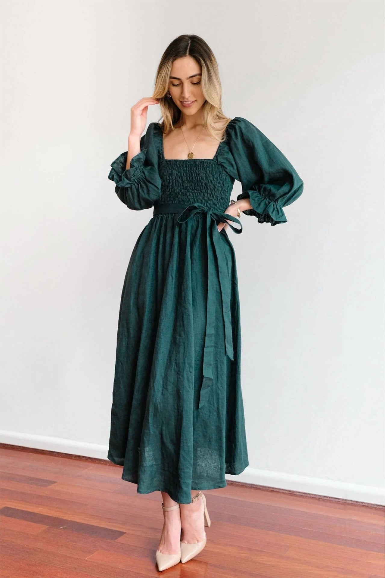 Elegantes Kleid von BerlinGlamour mit Bindegürtel