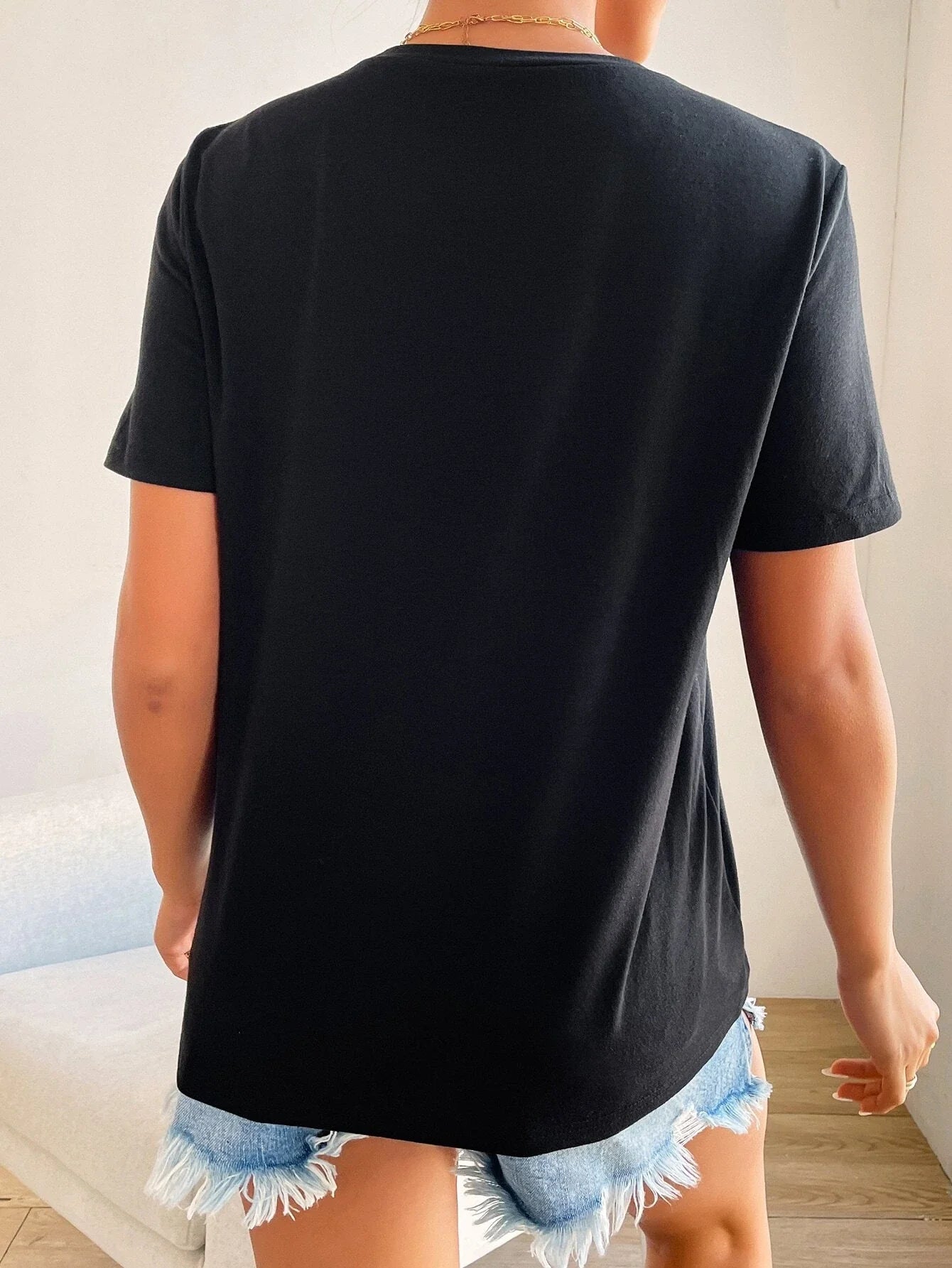 Einfaches Damen T-Shirt mit Herz Dekoration