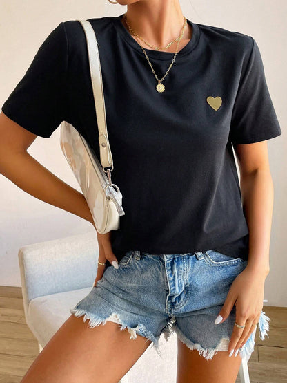 Einfaches Damen T-Shirt mit Herz Dekoration