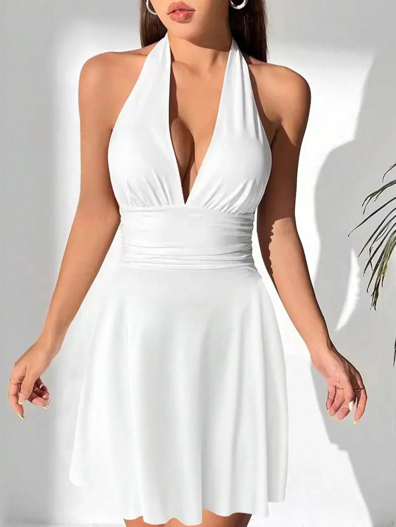 Kleid Minikleid Halterneck Figurbetont feminin