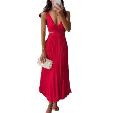 Faltenkleid mit V-Ausschnitt, offenem Rücken und Trägern von BerlinGlamour