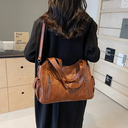 Amber Schultertasche in Braun aus veganem Leder
