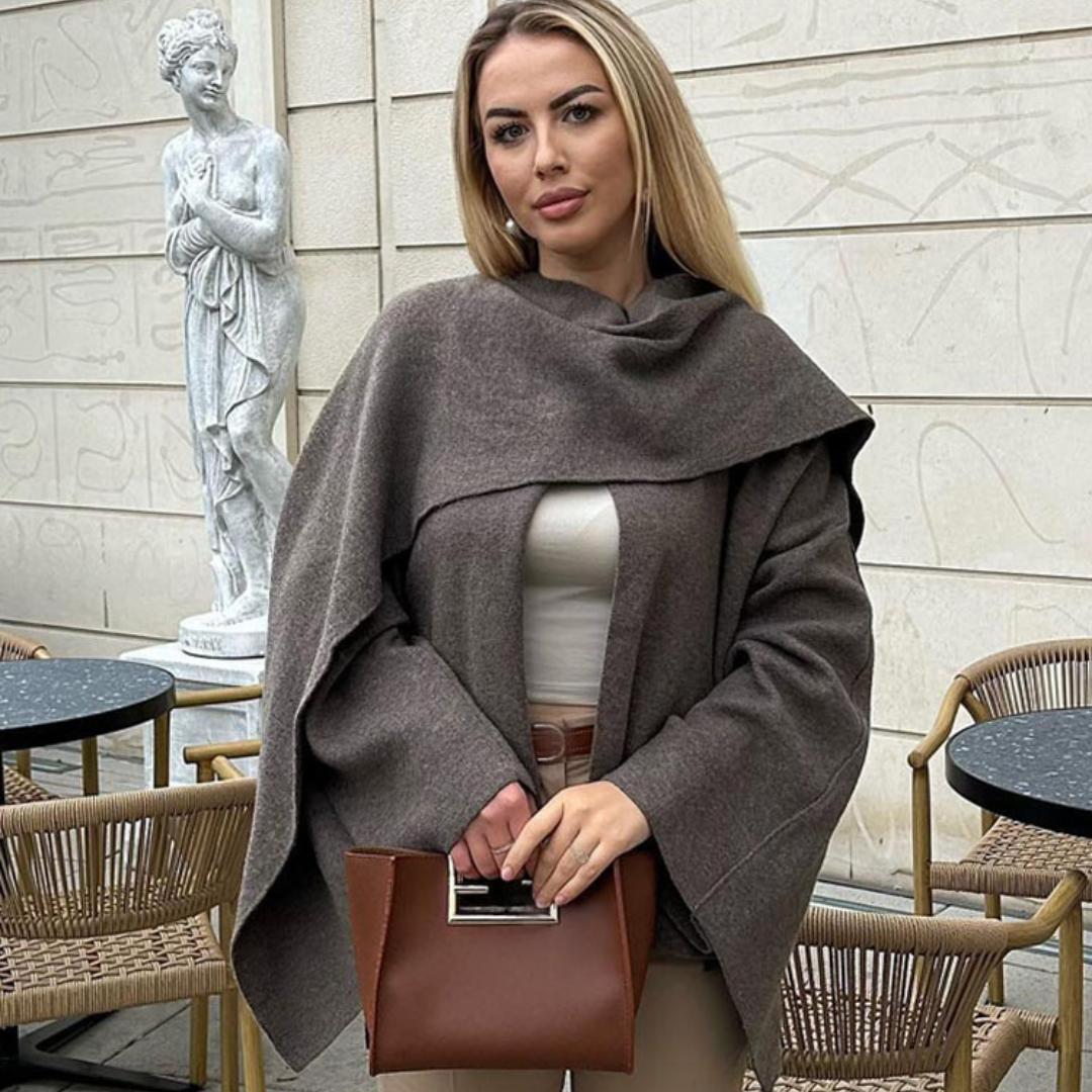 Harpera Cape mit Schal-Optik kombiniert

