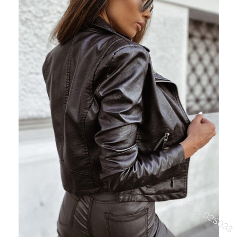 Lederjacke Damen Bikerstyle mit Nieten und Metallbesatz