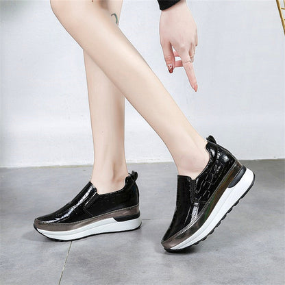 Damen Sneaker Slip-On Modern Lackleder Metallic Detail