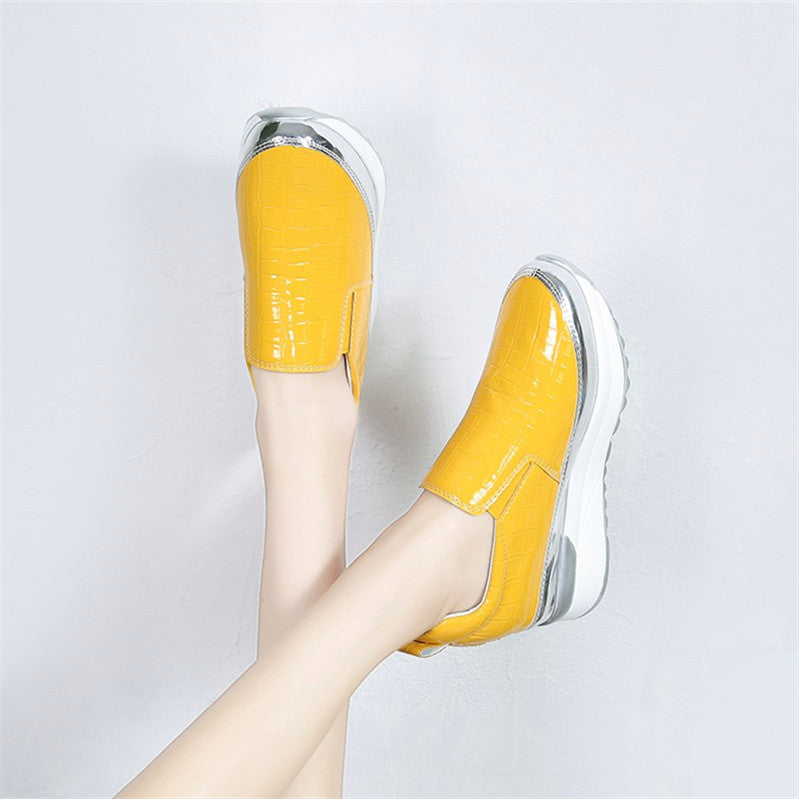 Damen Sneaker Slip-On Modern Lackleder Metallic Detail - BerlinGlamour