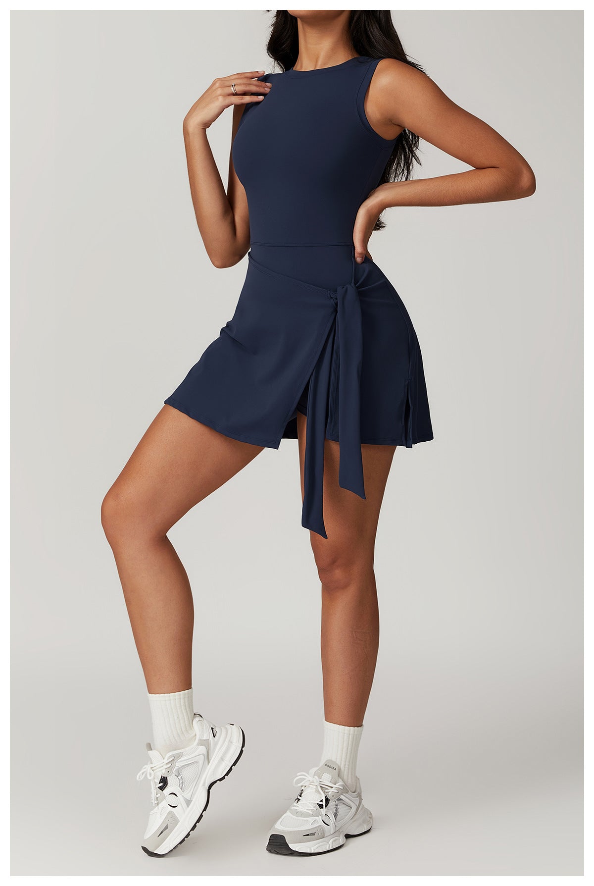 Nova Mini Kleid in Marineblau – Activewear Kleid mit integrierten Shorts