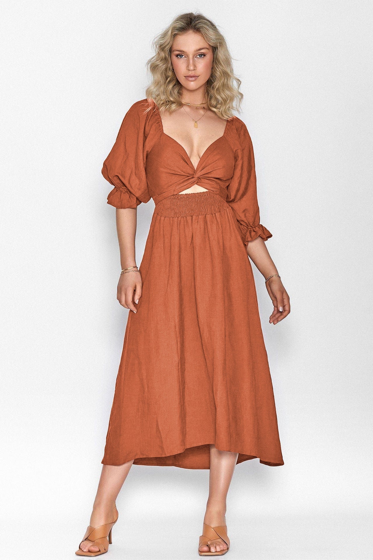 Elegantes Kleid von BerlinGlamour mit Bindegürtel