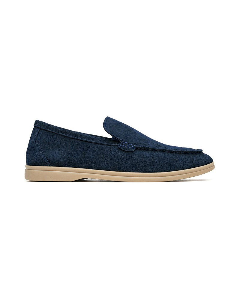 Blauer Pullover Zopfmuster mit Wildleder Loafer Passendes Herren Outfit
