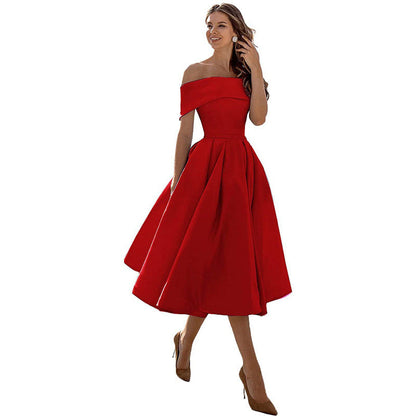 Satin-Partykleid von BerlinGlamour: modisch, lässig, trägerlos