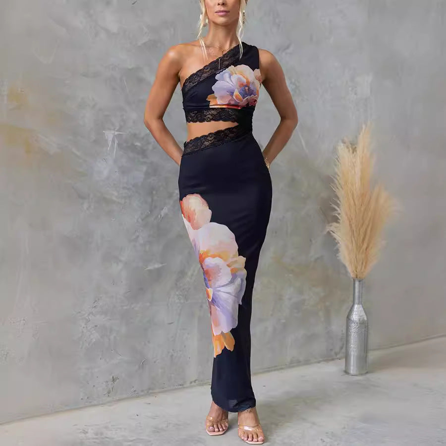 Schulterbedrucktes, figurbetontes Voile-Spitzenkleid von BerlinGlamour