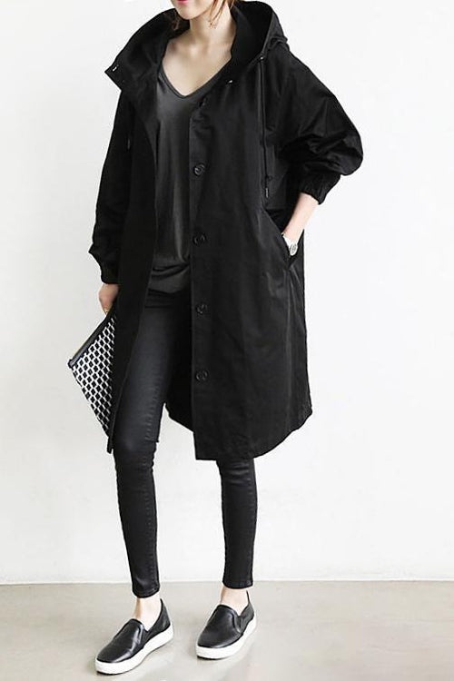 Die perfekte Kombination aus Stil und Funktionalität. BerlinGlamour bietet eine umfassende Kollektion an wasserdichten Trenchcoats mit Kapuze für Damen, die sowohl stilvoll als
