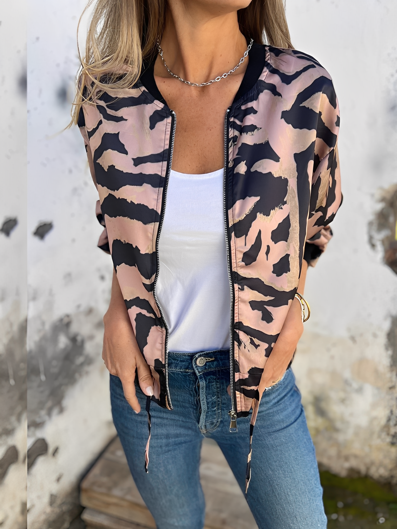 Moderne Damenjacke Reißverschluss Schwarz Eleganz