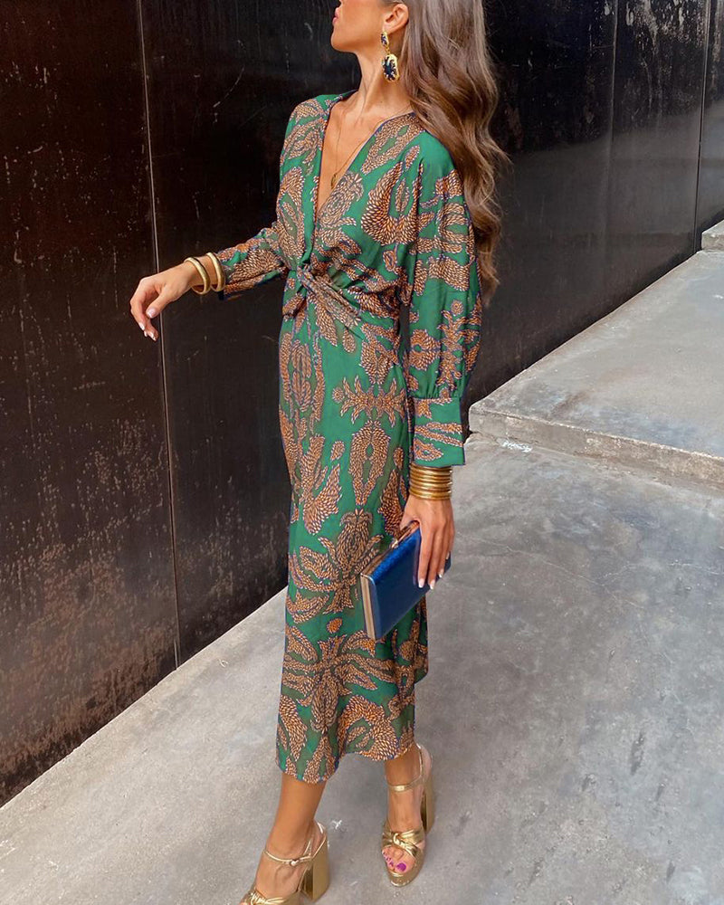Marivelle Cocktailkleid in Grün mit langen Ärmeln und Twist-Front-Design