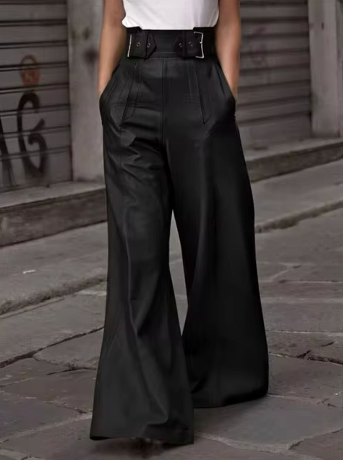 Elegante Damen Lederhosen Hochwertig mit Plisierdetails