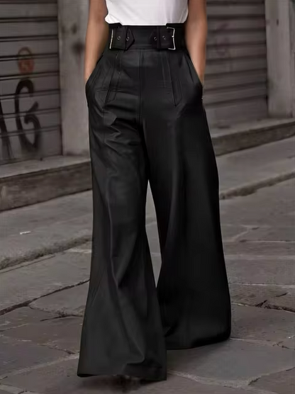 Elegante Damen Lederhosen Hochwertig mit Plisierdetails