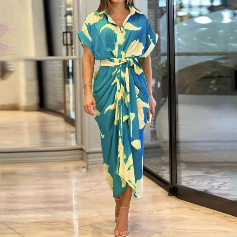 BerlinGlamour: Elegantes Kurzarm-Blusenkleid mit Blumenmuster