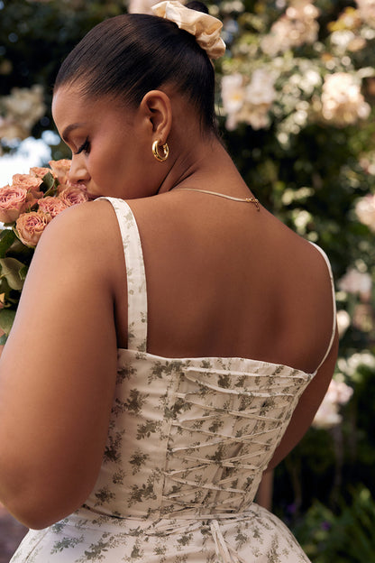 Pastellgrünes Midikleid Taillenformendes Sommerkleid