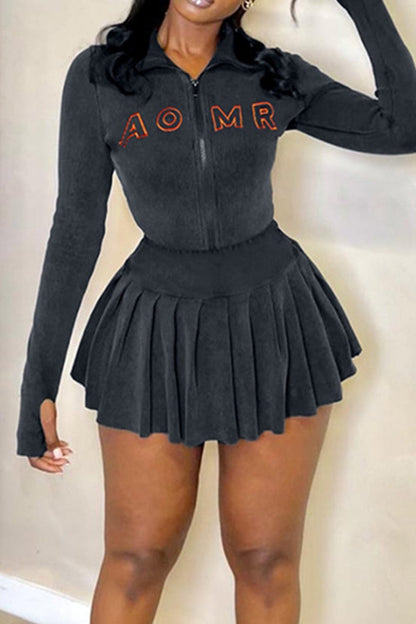 Sportliches Zweiteiler-Set mit Zip-Jacke und Plissee-Rock Damen - BerlinGlamour
