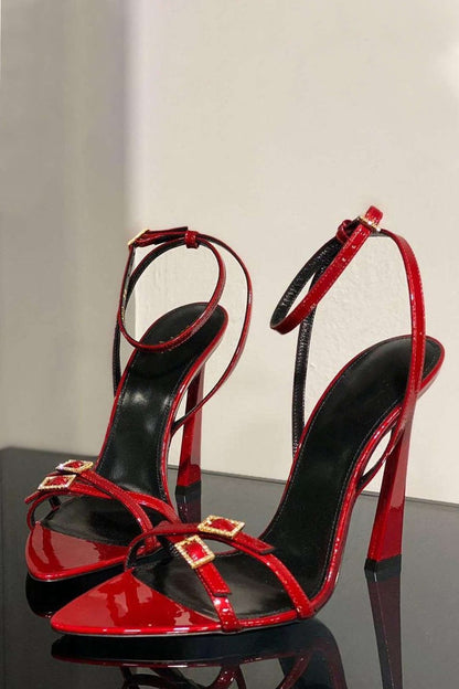 Lackleder Stilettos mit goldenen Schnallen Damen Schuhe - BerlinGlamour