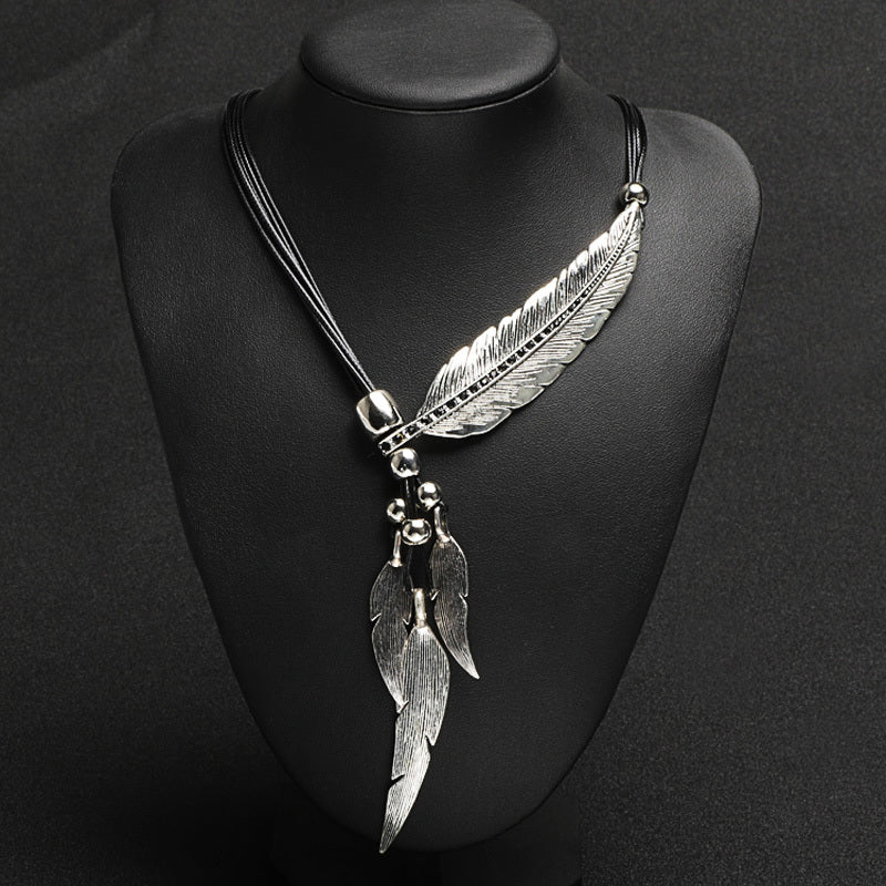 Goldene Halskette Boho Feder Schmuck