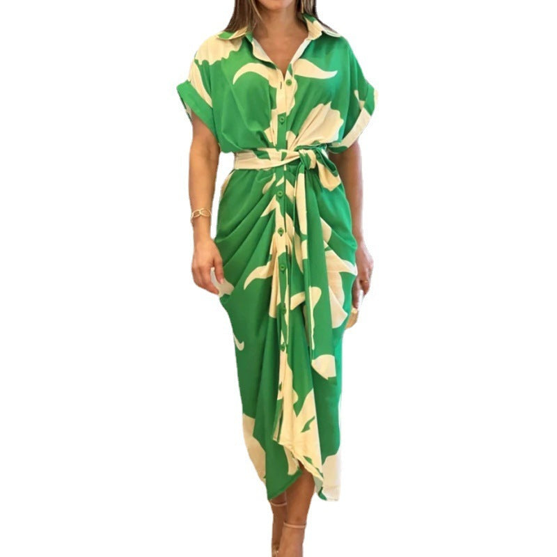 BerlinGlamour: Elegantes Kurzarm-Blusenkleid mit Blumenmuster