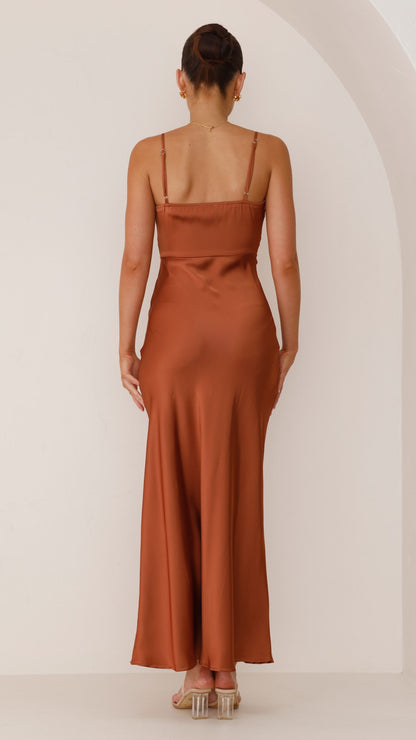 Langes Satin Abendkleid mit Spaghettiträgern und Hochschlitz