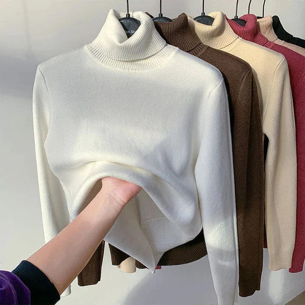 Fleece-Pullover mit Rollkragen von BerlinGlamour