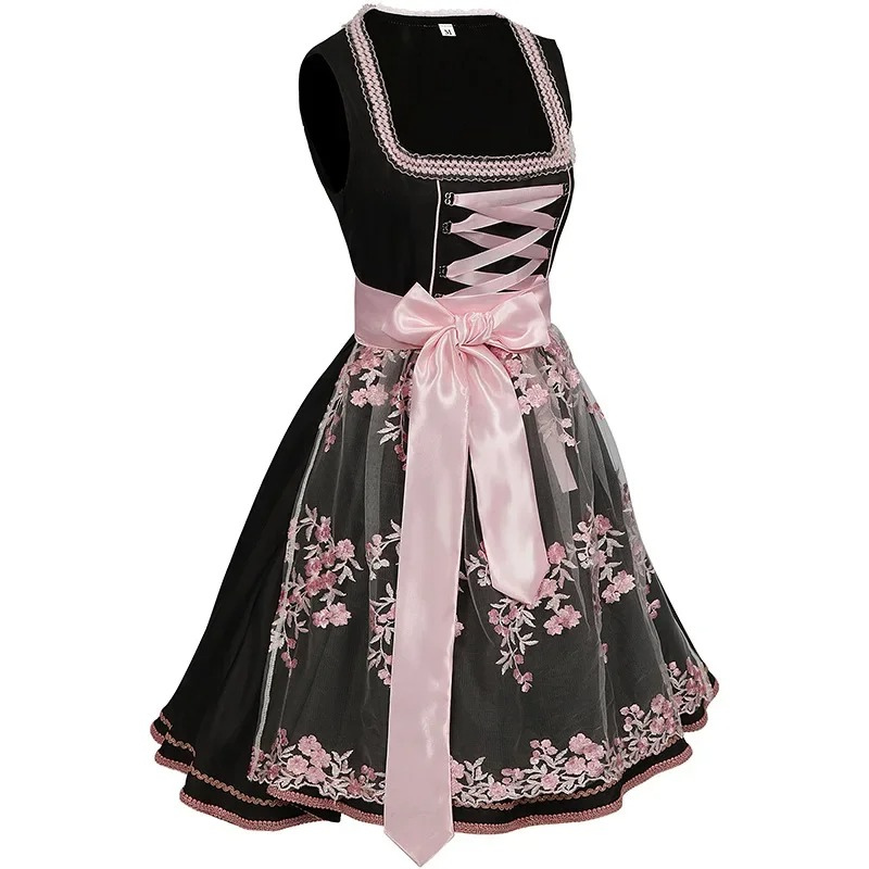 Traditionelles Dirndl für Damen von BerlinGlamour mit Blumenstickerei