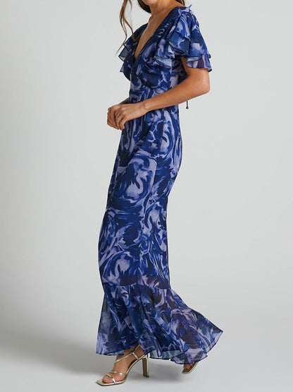 BerlinGlamour Glockenärmel Kleid mit V-Ausschnitt